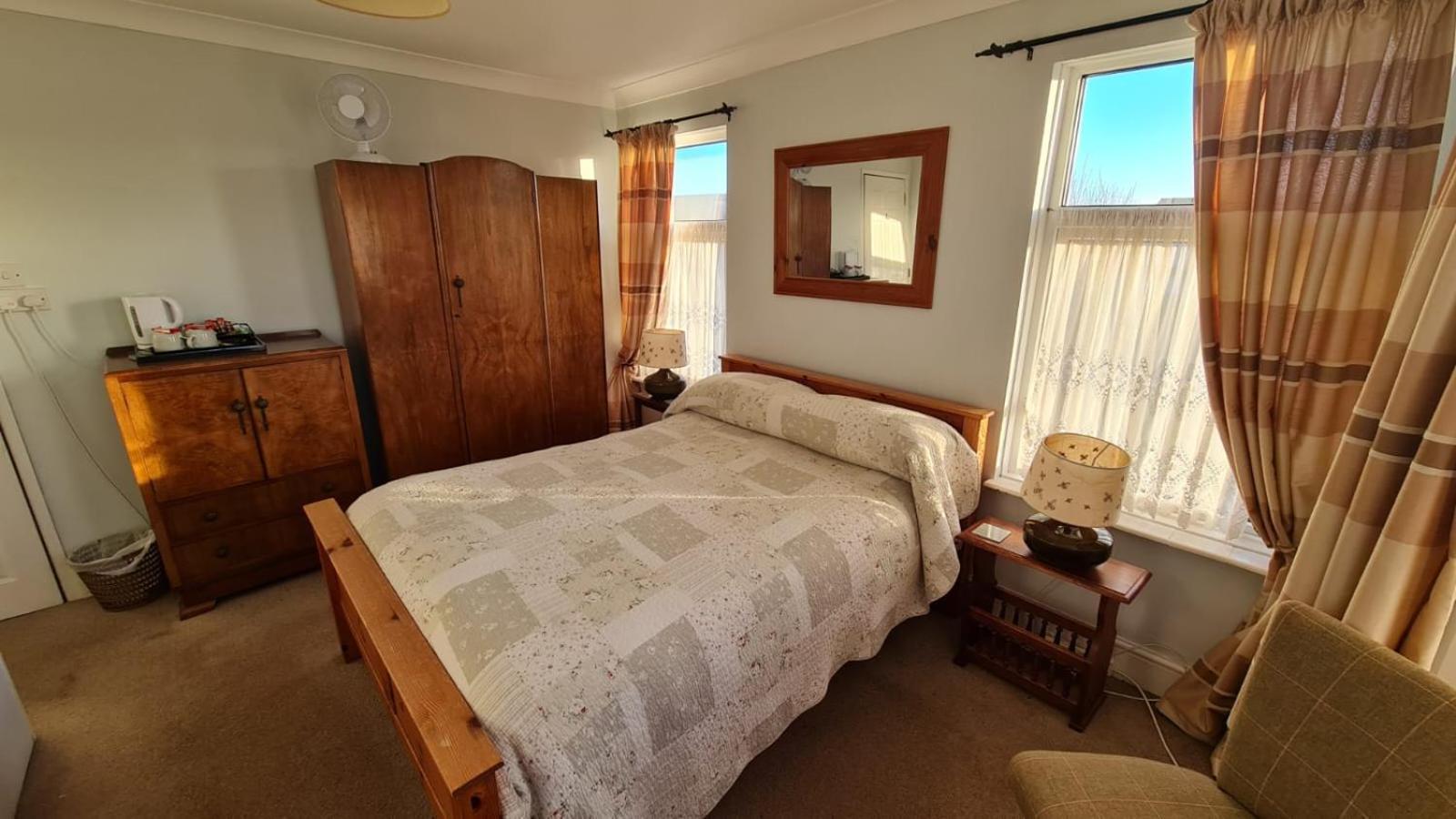 Avon Manor 3*